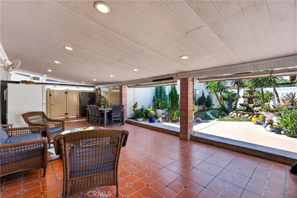 12327 Saticoy Street North Hollywood, CA 91605