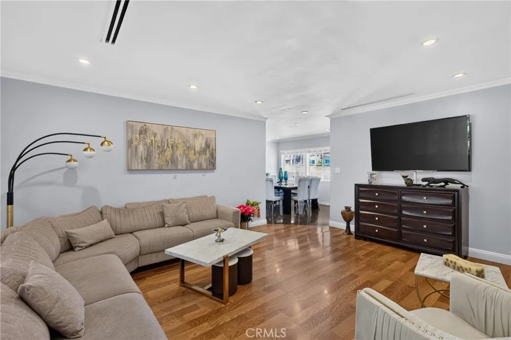 12327 Saticoy Street North Hollywood, CA 91605