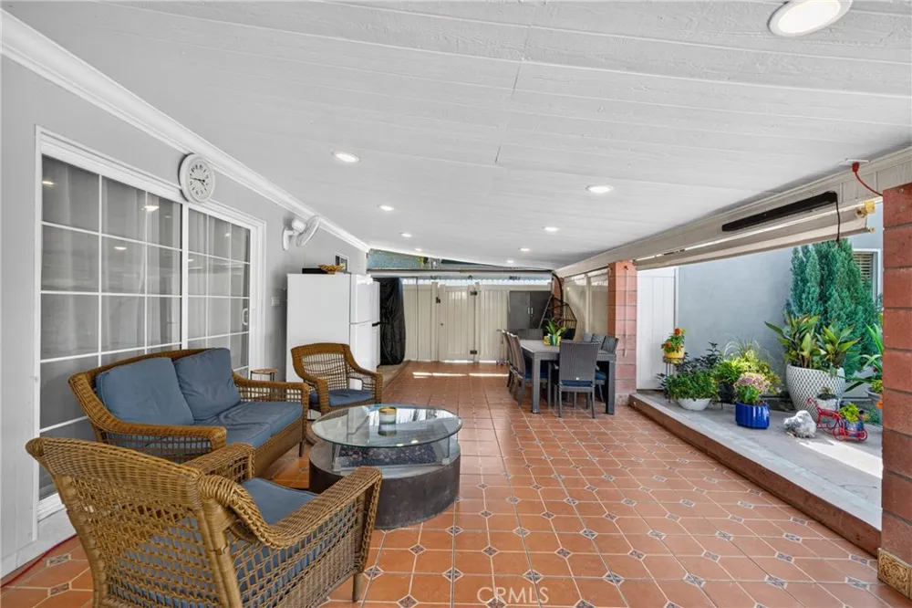 12327 Saticoy Street North Hollywood, CA 91605