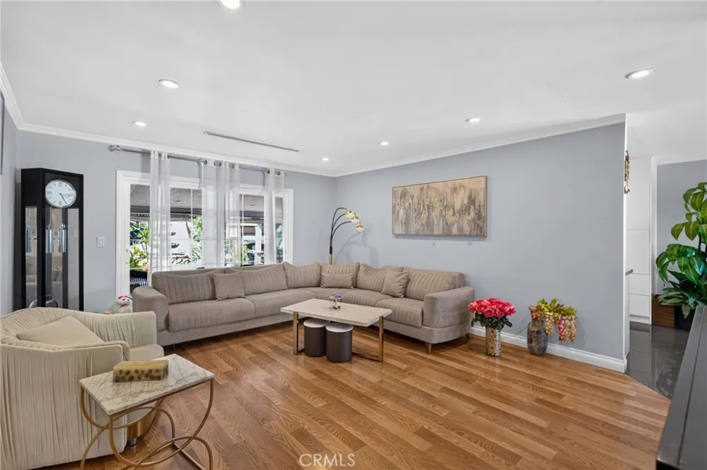 12327 Saticoy Street North Hollywood, CA 91605