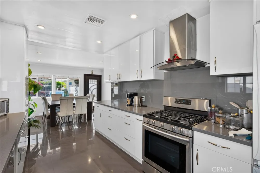 12327 Saticoy Street North Hollywood, CA 91605