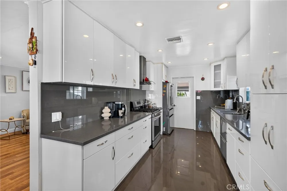 12327 Saticoy Street North Hollywood, CA 91605