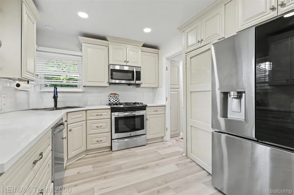 22331 Watsonia Street Dearborn City, MI 48128