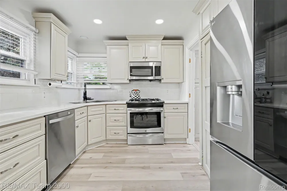 22331 Watsonia Street Dearborn City, MI 48128