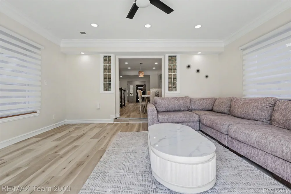 22331 Watsonia Street Dearborn City, MI 48128