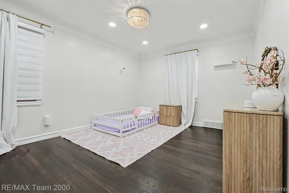 22331 Watsonia Street Dearborn City, MI 48128