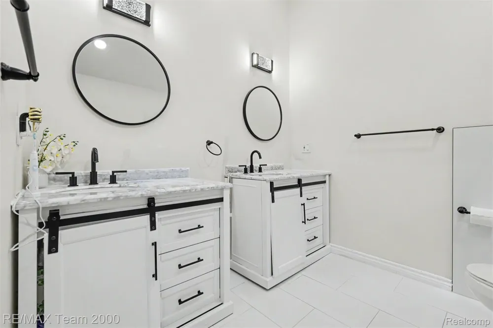 22331 Watsonia Street Dearborn City, MI 48128