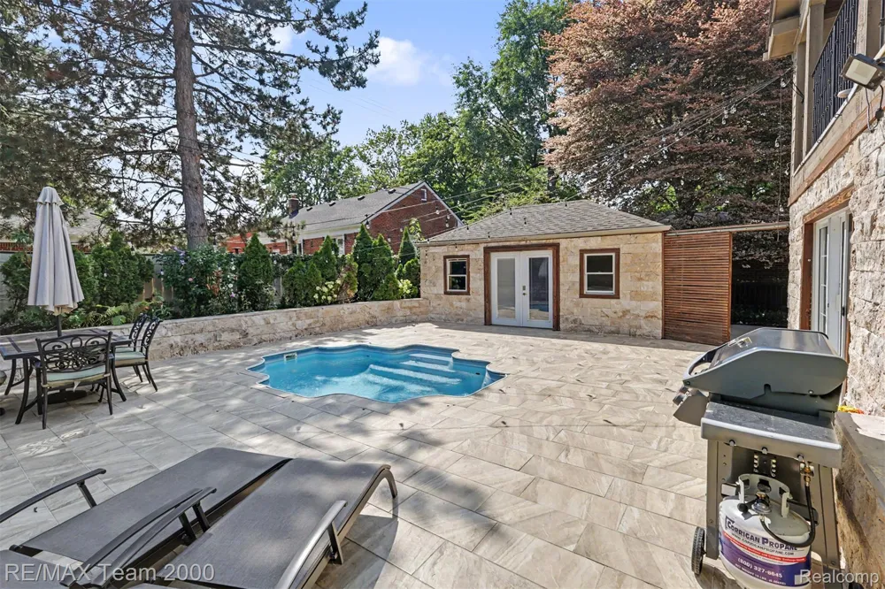 22331 Watsonia Street Dearborn City, MI 48128