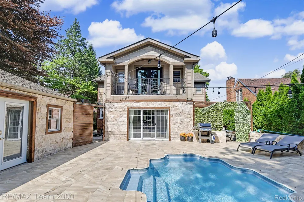 22331 Watsonia Street Dearborn City, MI 48128