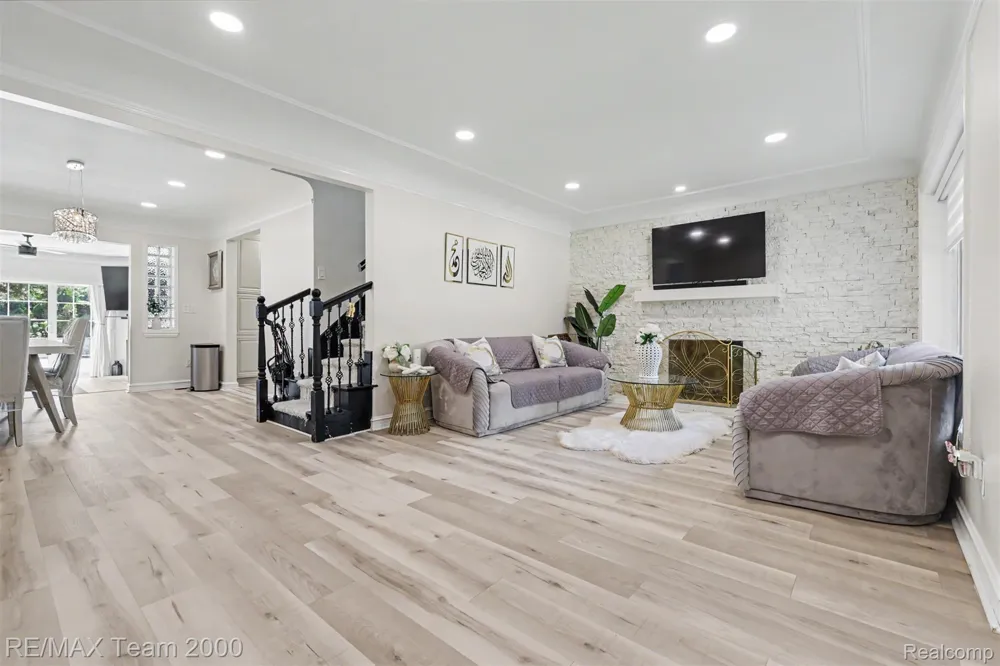 22331 Watsonia Street Dearborn City, MI 48128