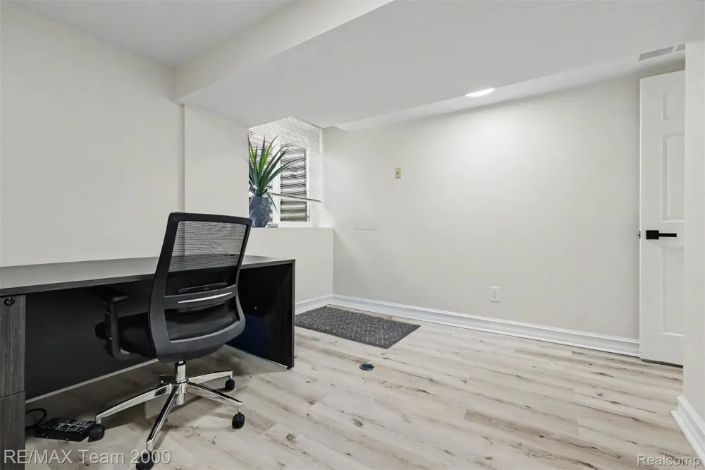 22331 Watsonia Street Dearborn City, MI 48128
