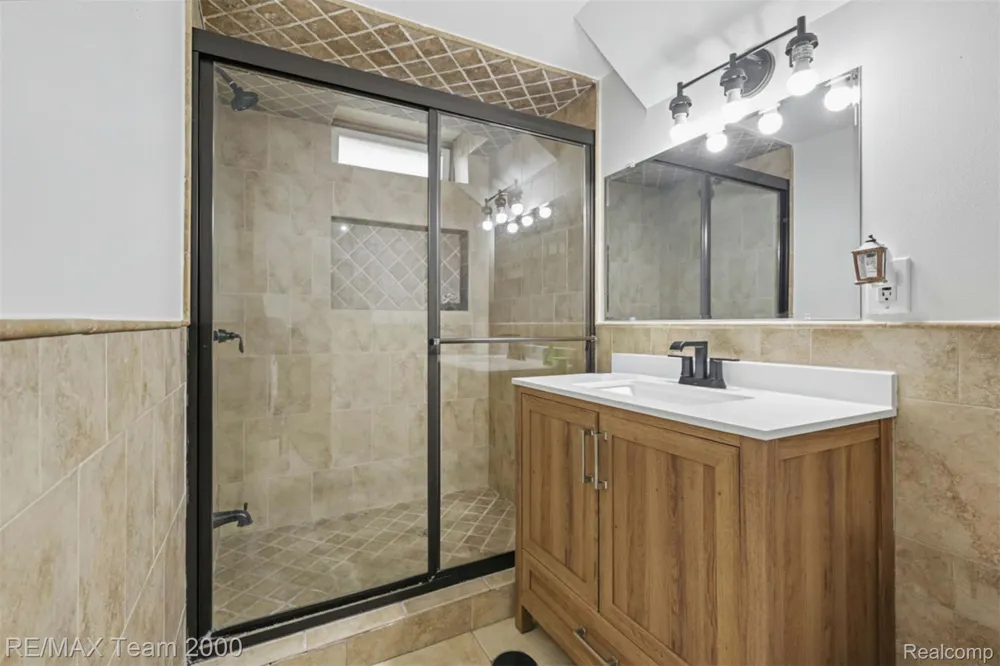 22331 Watsonia Street Dearborn City, MI 48128