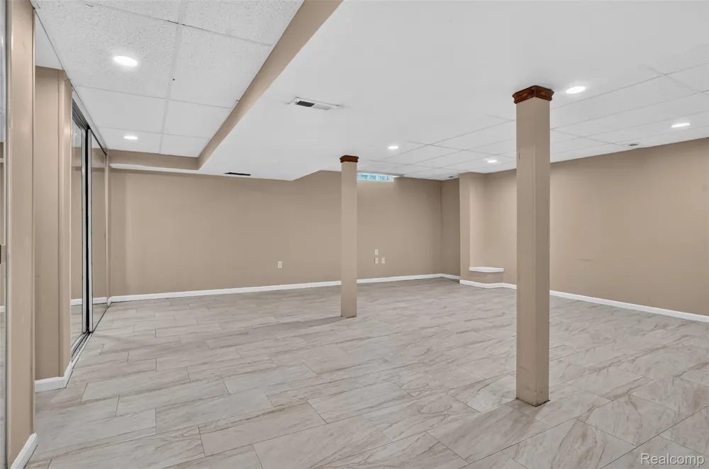 2834 Rossmoor Circle Bloomfield Hills City, MI 48302