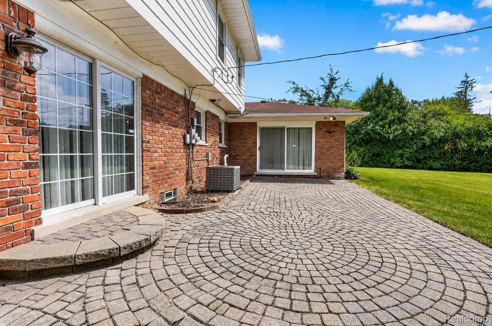 2834 Rossmoor Circle Bloomfield Hills City, MI 48302
