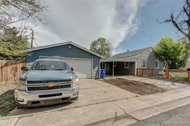 705 Newark Street Aurora, CO 80010