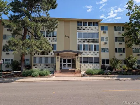 580 S Clinton Street #9B