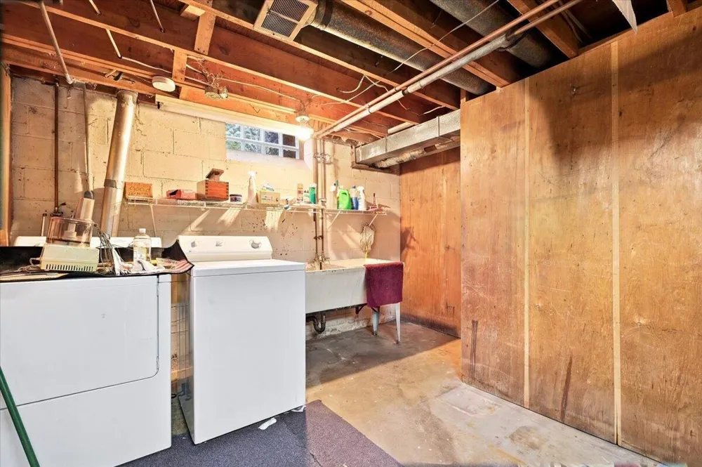27445 Buckingham Street Livonia, MI 48154