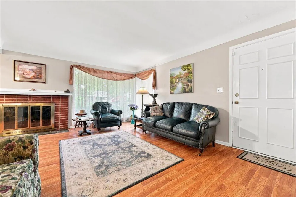 27445 Buckingham Street Livonia, MI 48154