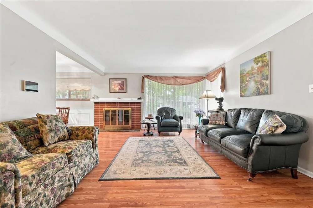 27445 Buckingham Street Livonia, MI 48154