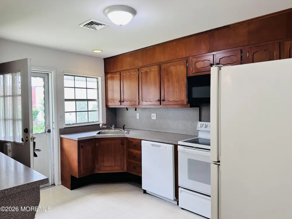 587 B Lake Point Drive Lakewood, NJ 08701