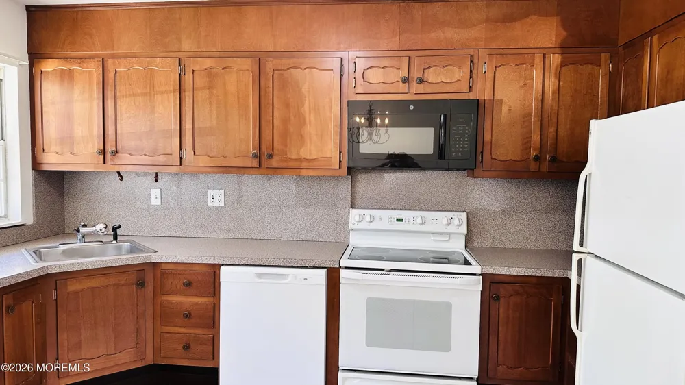 587 B Lake Point Drive Lakewood, NJ 08701