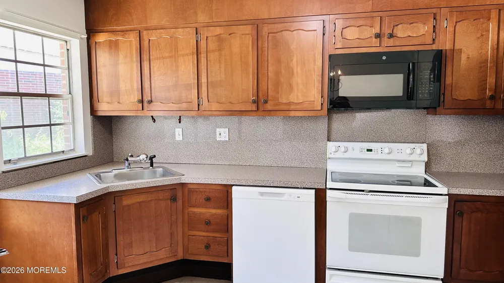 587 B Lake Point Drive Lakewood, NJ 08701