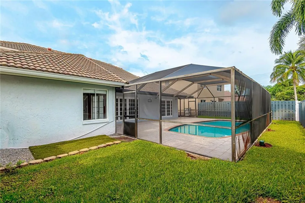 11551 SW 11th Street Pembroke Pines, FL 33025