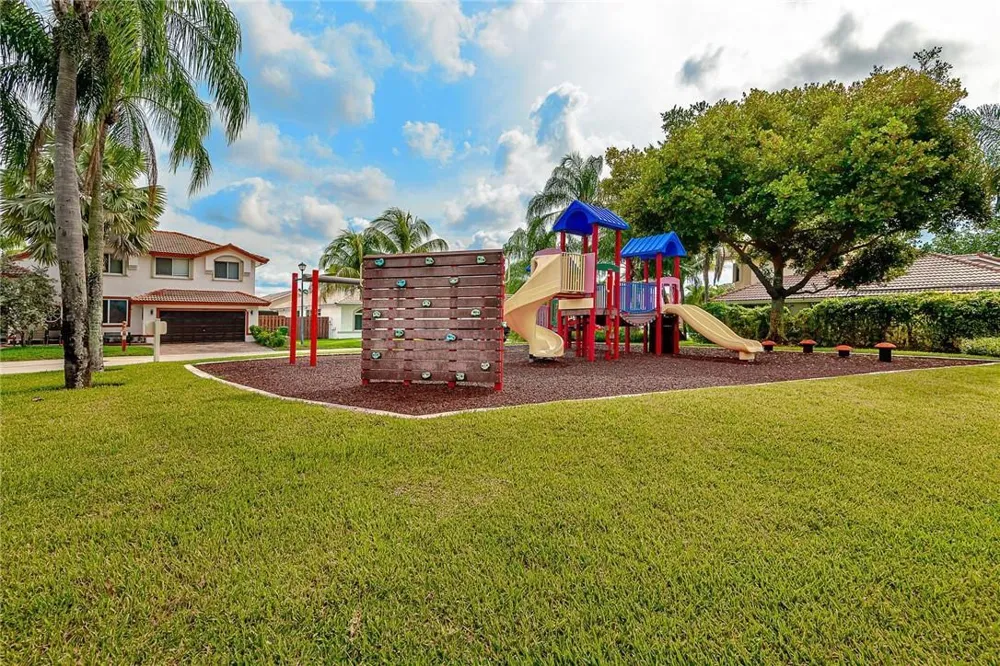 11551 SW 11th Street Pembroke Pines, FL 33025