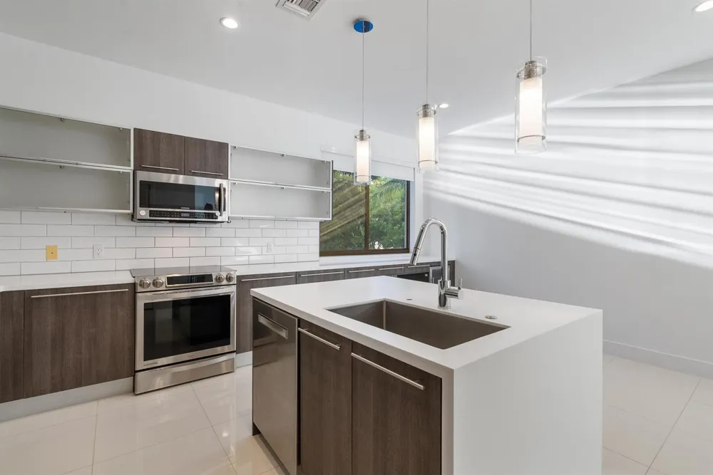 180 SE 4TH TERRACE Pompano Beach, FL 33060