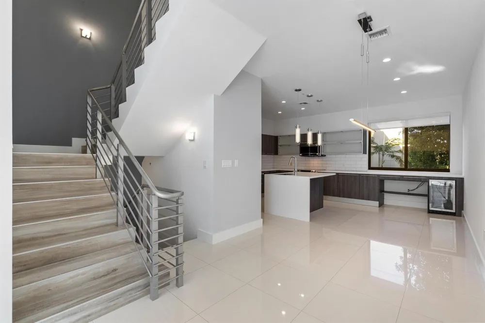 180 SE 4TH TERRACE Pompano Beach, FL 33060
