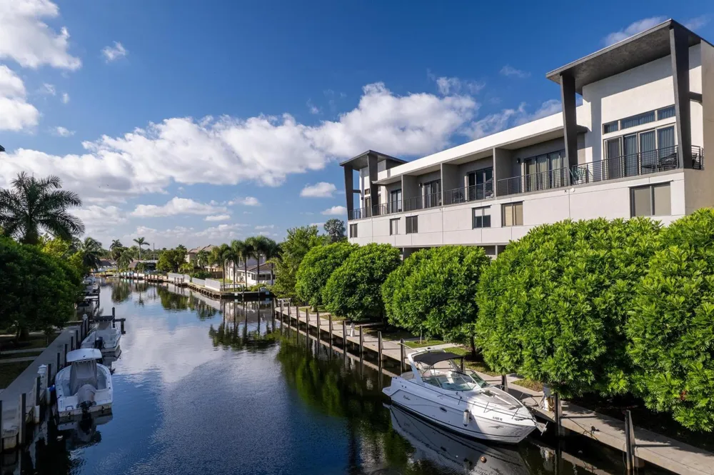 180 SE 4TH TERRACE Pompano Beach, FL 33060