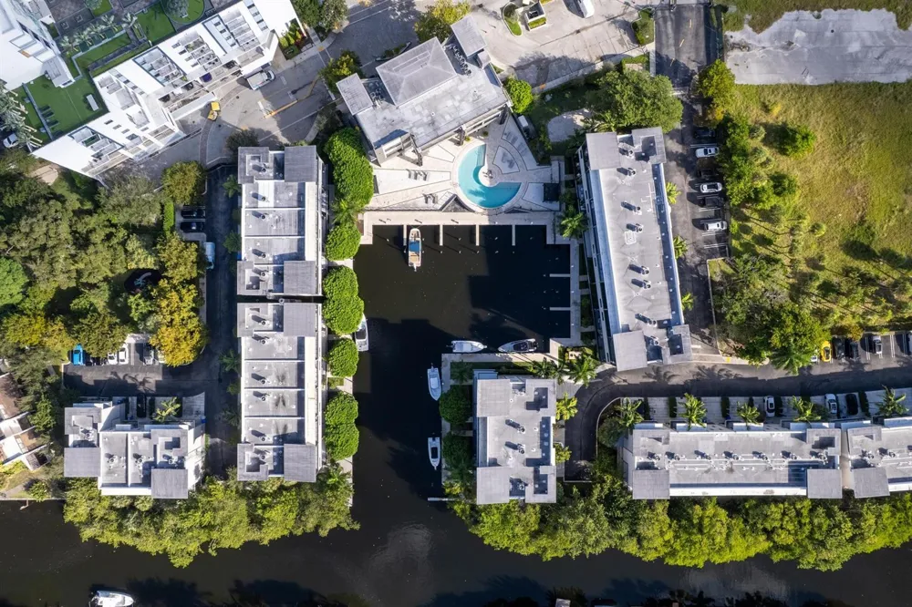 180 SE 4TH TERRACE Pompano Beach, FL 33060