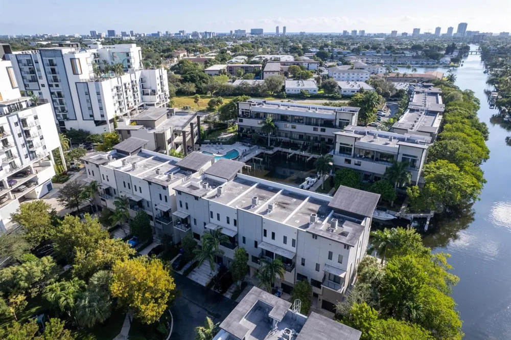 180 SE 4TH TERRACE Pompano Beach, FL 33060