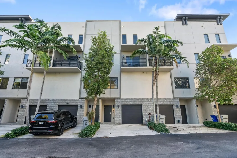 180 SE 4TH TERRACE Pompano Beach, FL 33060