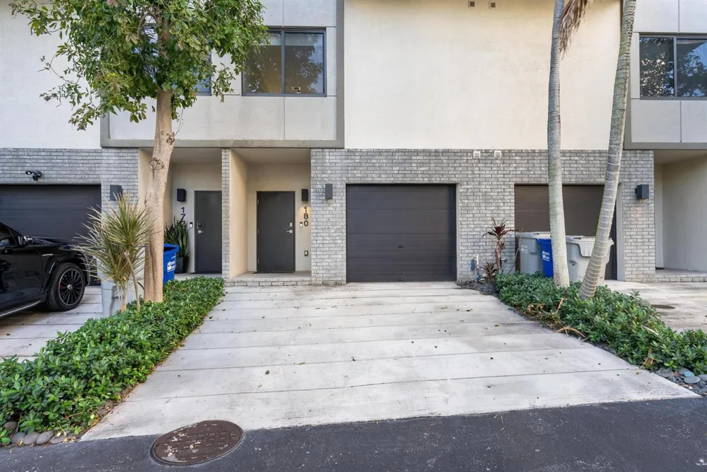 180 SE 4TH TERRACE Pompano Beach, FL 33060