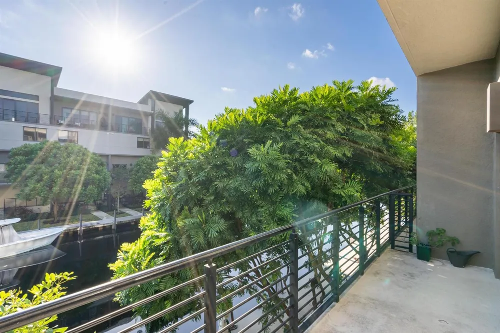 180 SE 4TH TERRACE Pompano Beach, FL 33060