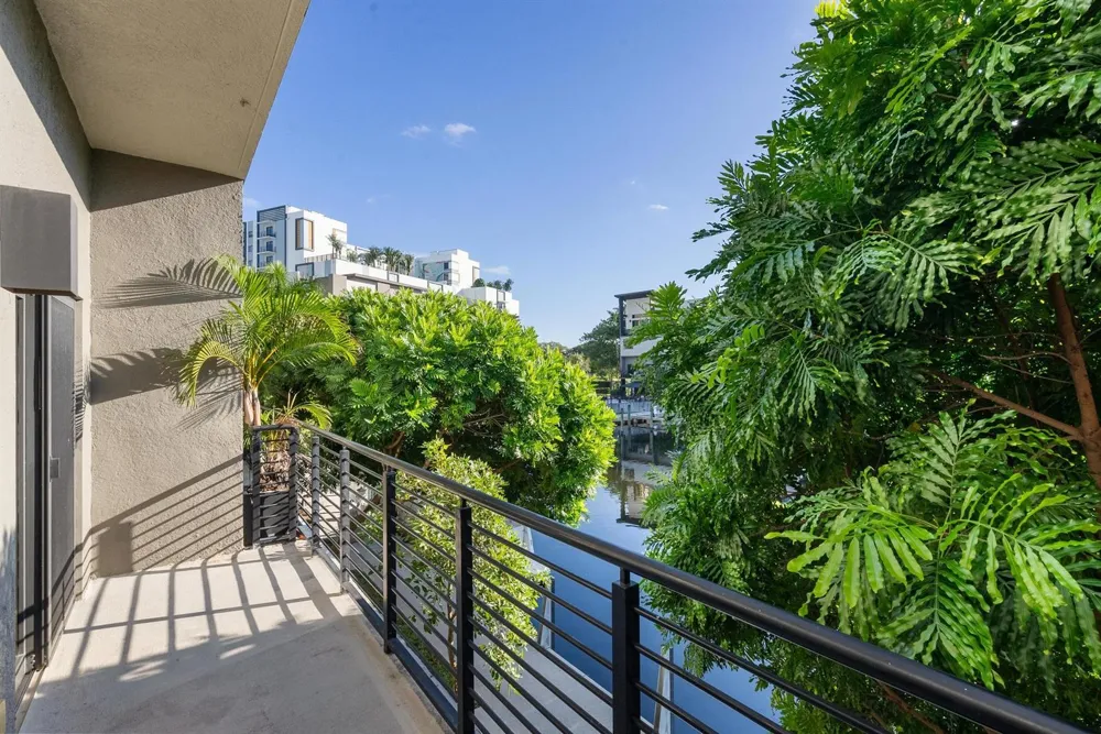 180 SE 4TH TERRACE Pompano Beach, FL 33060