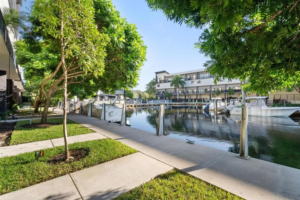 180 SE 4TH TERRACE Pompano Beach, FL 33060