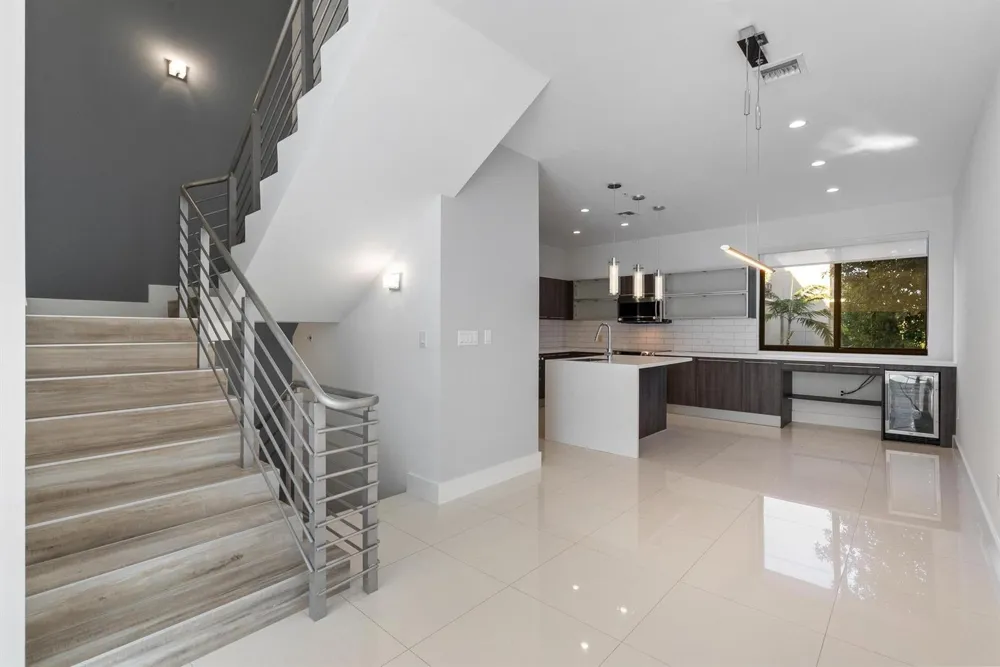 180 SE 4TH TERRACE Pompano Beach, FL 33060