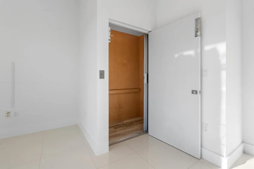 180 SE 4TH TERRACE Pompano Beach, FL 33060