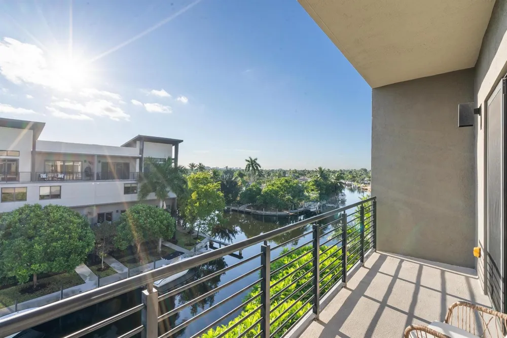 180 SE 4TH TERRACE Pompano Beach, FL 33060