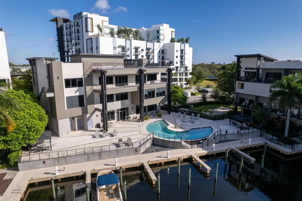 180 SE 4TH TERRACE Pompano Beach, FL 33060
