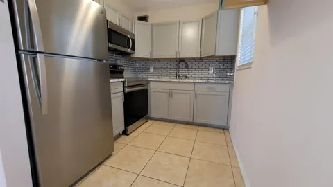 208 EASTHAMPTON I
