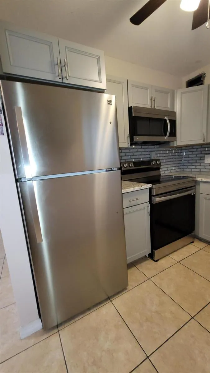 208 EASTHAMPTON I West Palm Beach, FL 33417