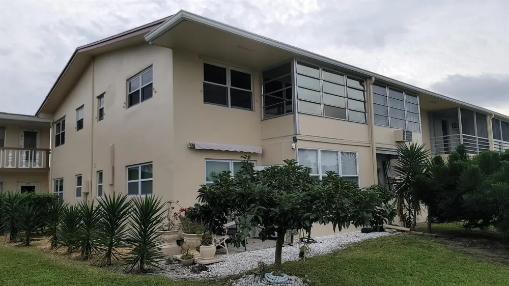 208 EASTHAMPTON I West Palm Beach, FL 33417