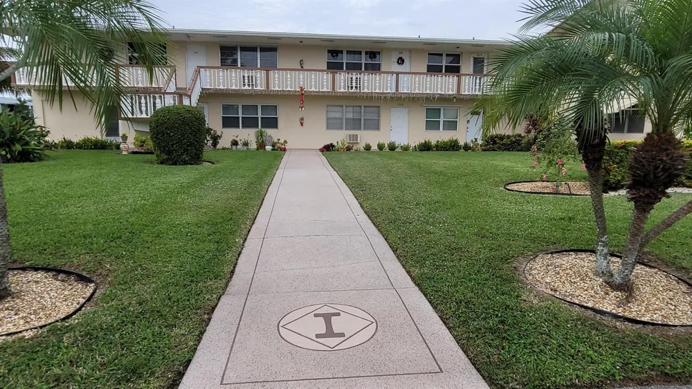 208 EASTHAMPTON I West Palm Beach, FL 33417