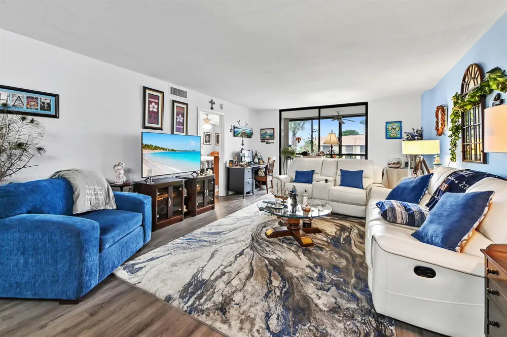 4725 LUCERNE LAKES BOULEVARD E #202 Lake Worth, FL 33467