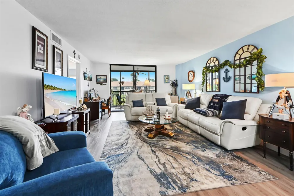 4725 LUCERNE LAKES BOULEVARD E #202 Lake Worth, FL 33467