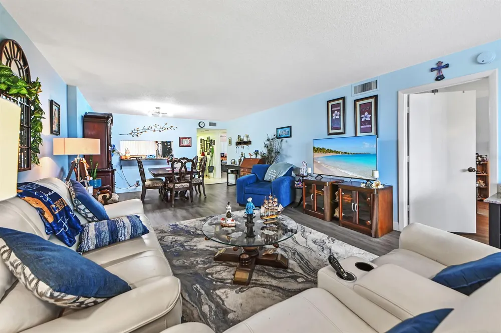 4725 LUCERNE LAKES BOULEVARD E #202 Lake Worth, FL 33467