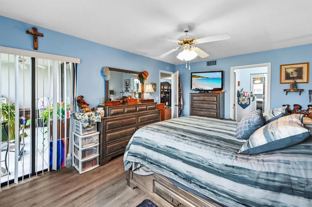 4725 LUCERNE LAKES BOULEVARD E #202 Lake Worth, FL 33467